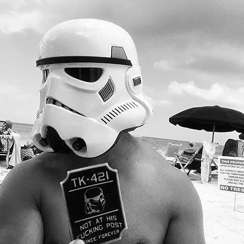 Finn Holding PVC Star Wars Patch