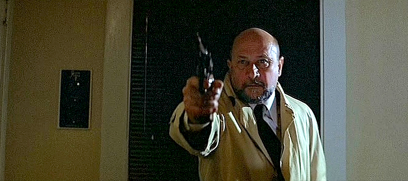 The character of Dr. Loomis, played by Donald-Pleasence, holding a SW Model 15 in pursuit of Michael Myers. 