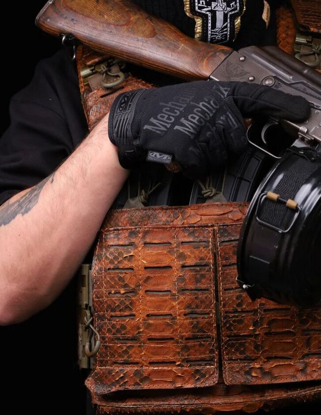 davranov unveils limited edition python plate carrier