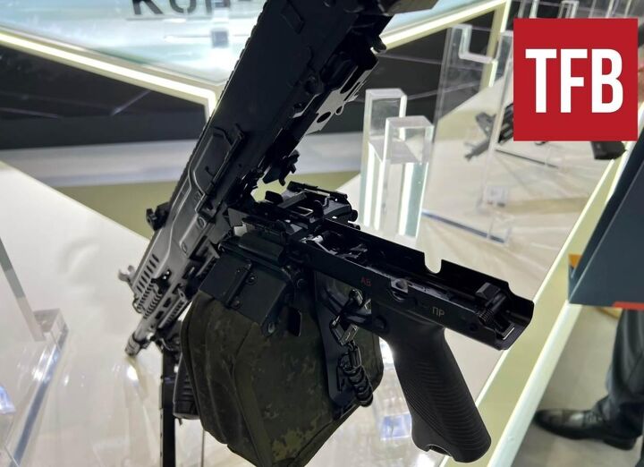 hidden in plain sight russias unidentified lmg, The unconventional feed tray assembly of the bottom feeder RPL 20 By Lynndon Schooler