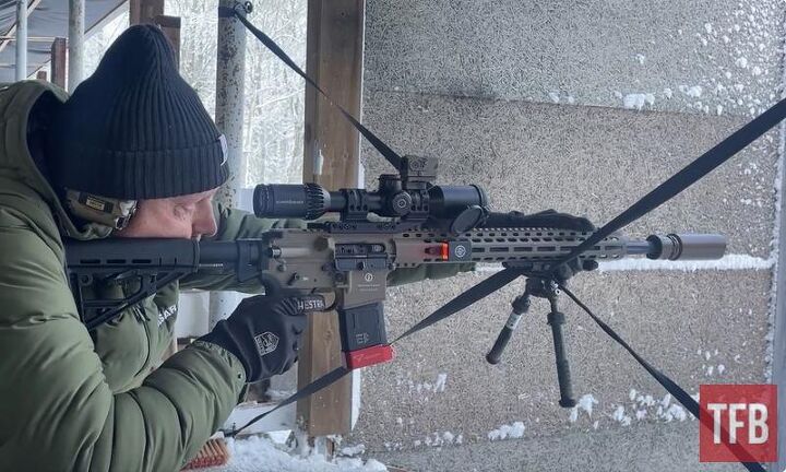 Simulating shooting from a helicopter, or something. Red or blue means the rifle is canted, but here you’re happy if you can hold it stable for just a very short period of time. All 8 hits in the box!