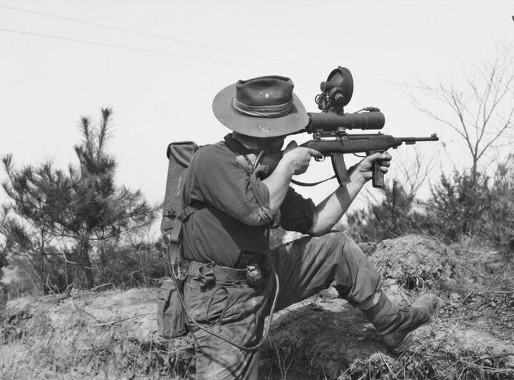 This soldier has the ultimate tricked-out M1 accessories for shooting enemies in the wire.
