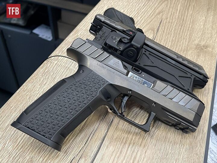 potd laugo arms alien remus gemini akimbo