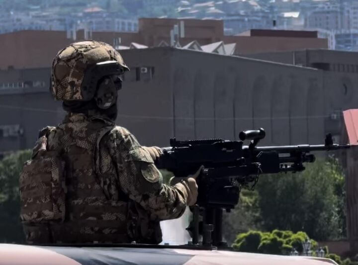 Armenian soldier with new camouflage and new MMG. Photo credit unknown.