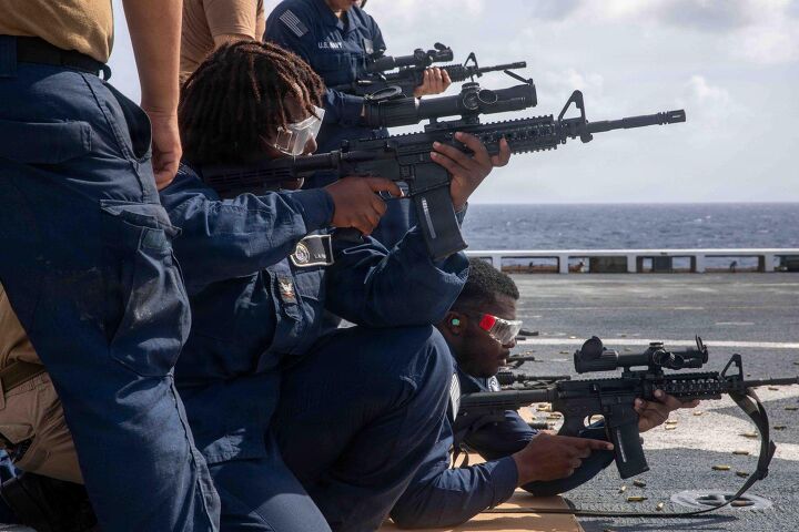 potd m4 drills on the flight deck uss fort lauderdale
