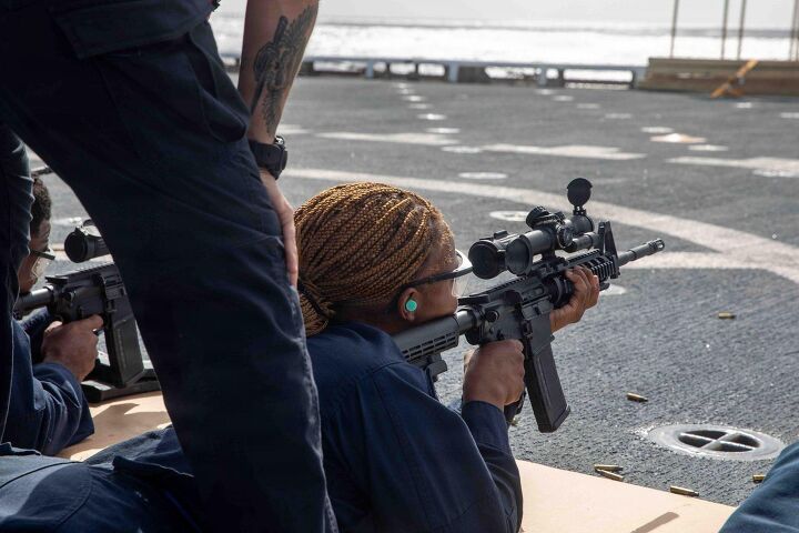 potd m4 drills on the flight deck uss fort lauderdale
