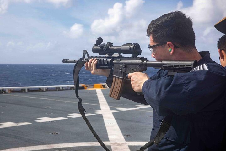 potd m4 drills on the flight deck uss fort lauderdale