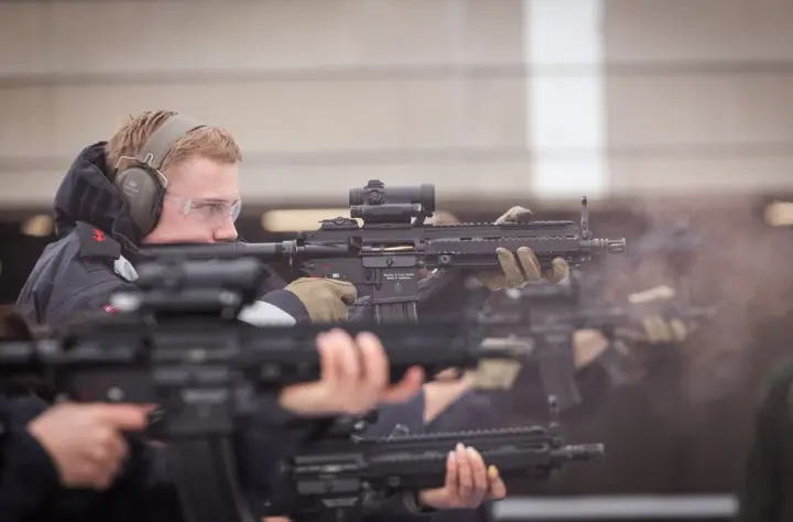 potd norwegian crew qualifies with glock p80 hk 416n in barents sea