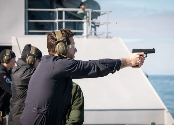 potd norwegian crew qualifies with glock p80 hk 416n in barents sea