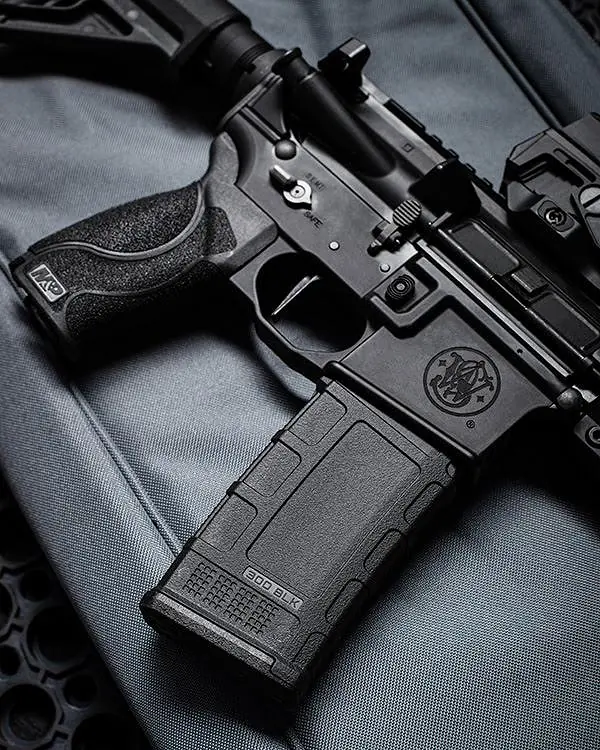 smith wesson adds to m p15 line with axe pistol sbr in 300 blk