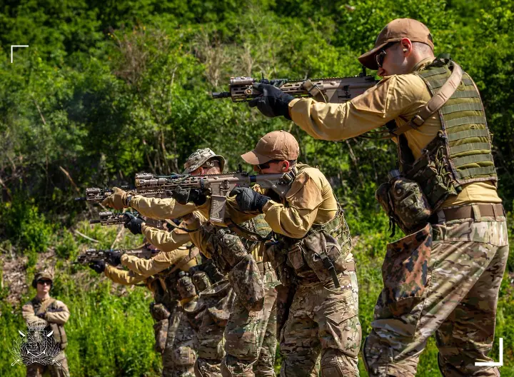 potd luxembourg s newest soldiers with hk416a7