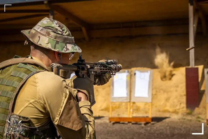 potd luxembourg s newest soldiers with hk416a7